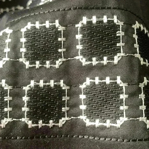 Nygard collection beautiful A  line skirt.Spring/summer season start. Waist 16” - Picture 7 of 8